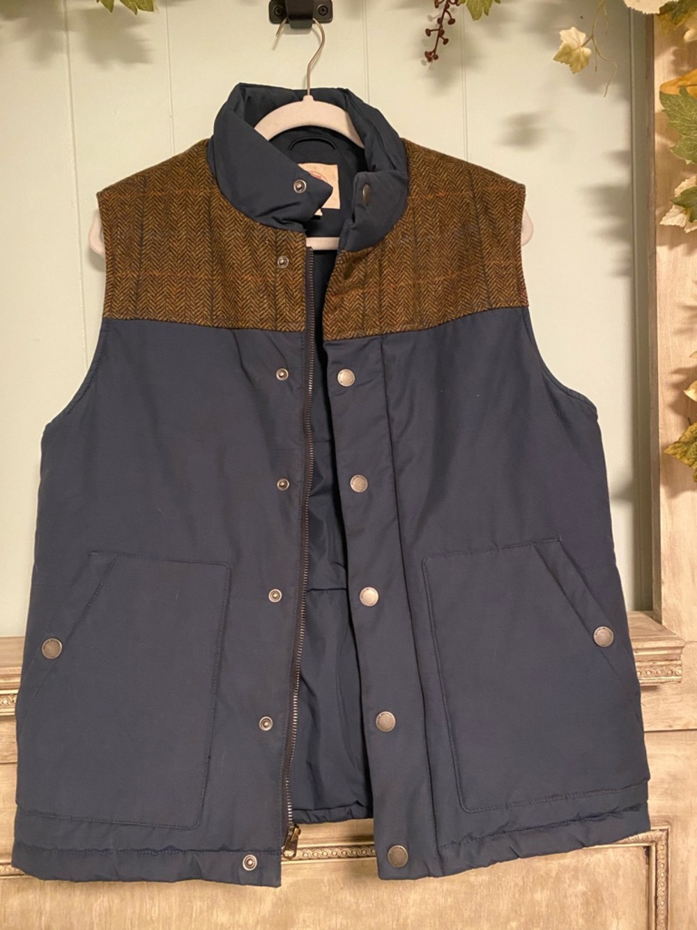 EUC Brooks Brothers Men's Navy Quilted Vest with Brown Herringbone Yoke Small